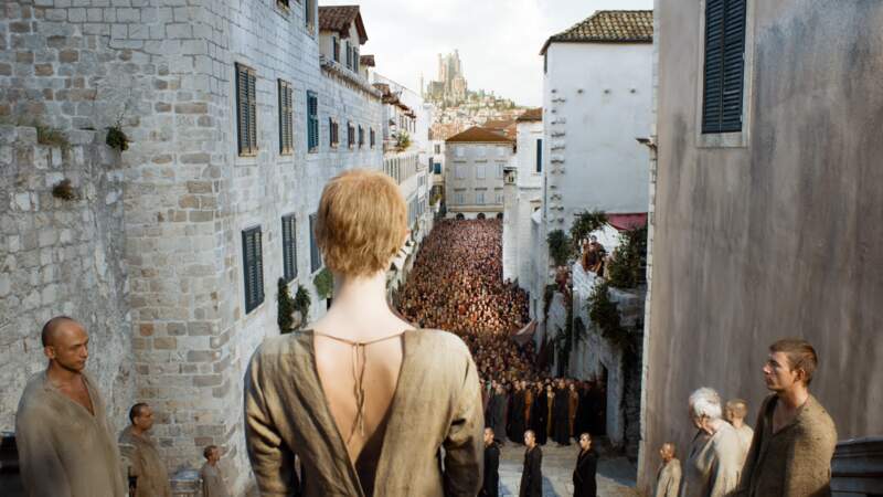 Dans la saison 5, Cersei doit faire une marche de la honte à travers Port-Réal