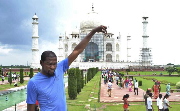 Le basketteur américain Kevin Durant a-t-il confondu le Taj Mahal et la tour de Pise ? 