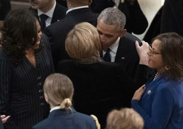 Barack Obama et Angela Merkel s'embrassent chaleureusement