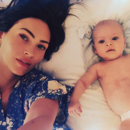 Premier selfie pour le nouveau-né de Megan Fox. 