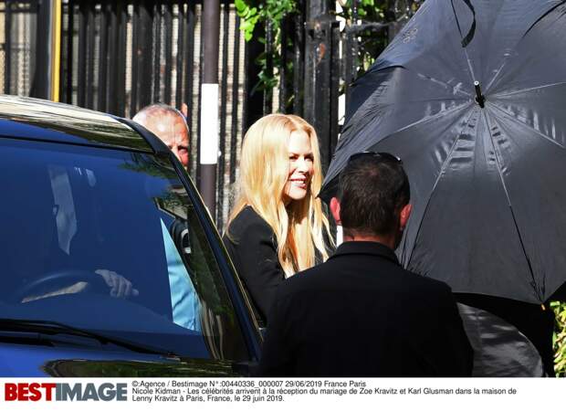 Le samedi, Nicole Kidman arrive au domicile de Lenny Kravitz pour la cérémonie et la grande fête
