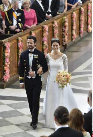 Le prince Carl Philip et Sofia Hellqvist arrivent à l'hôtel... euh à l'autel.
