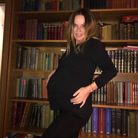 Geri Halliwell pose avec son baby bump