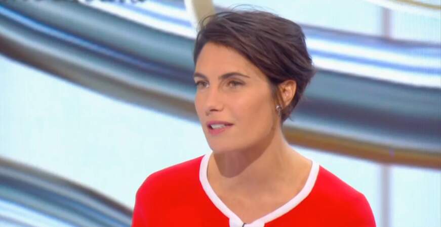 Le rouge était à l'honneur cette semaine : Alessandra Sublet sur le plateau du Tube...