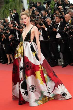 Comment aller à Cannes sans y être invité ? En se cachant sous la robe d'Amber Heard !