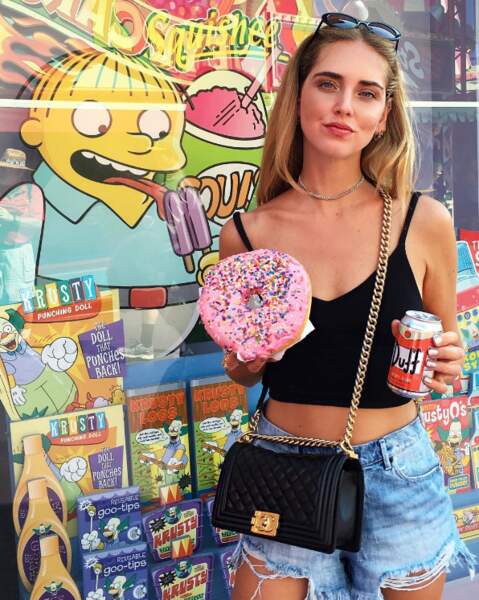 La blogueuse italienne Chiara Ferragni a voulu être Homer Simpson aux studios Universal... 