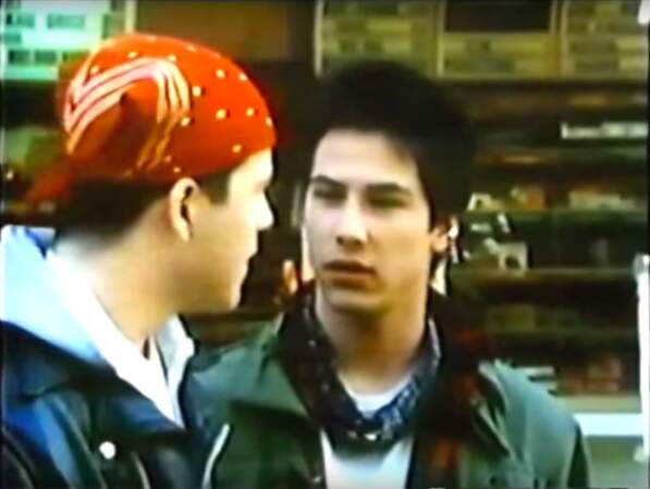 À 21 ans, Keanu Reeves fait ses premiers pas d'acteur dans le court métrage One Step Away (1985)