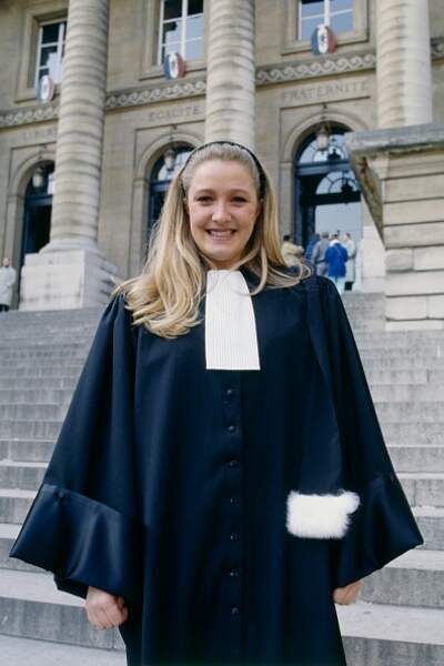 Marine Le Pen en tenue d'avocate en janvier 1992
