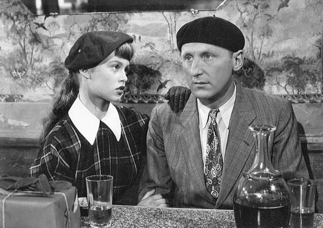 1952 : Première apparition cinématographique pour la jeune Brigitte (18 ans) dans Le Trou Normand au côté de Bourvil
