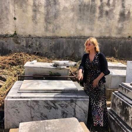 Et grand moment d'émotion pour Emmanuelle Béart, sur la tombe de son papa à Beyrouth. 