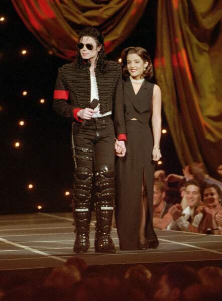 Idem pour Michael Jackson, qui tournera le clip de Your are not alone aux côtés de Lisa Marie Presley.