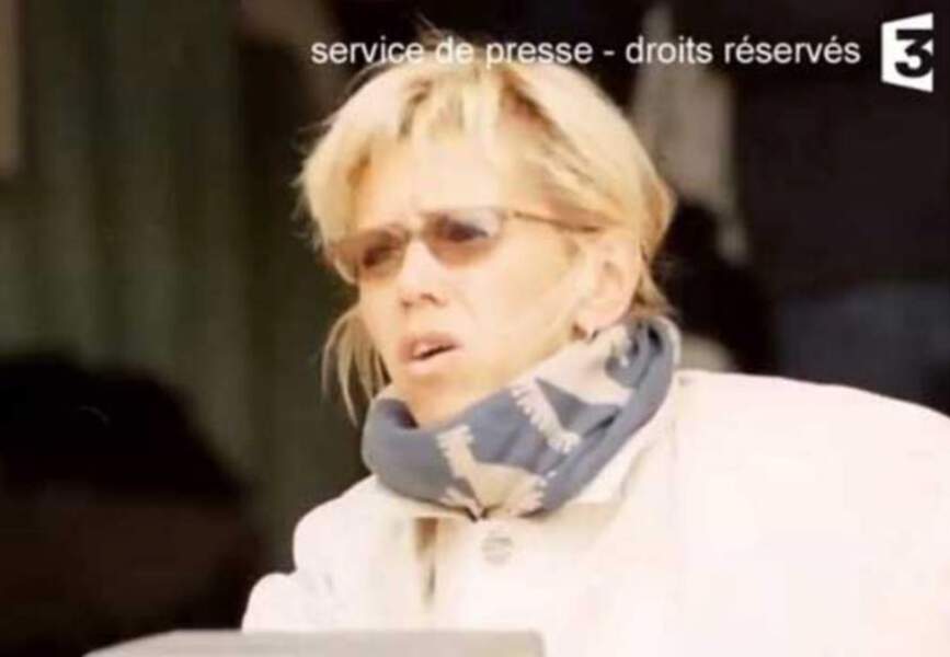 Éprise du jeune homme, Brigitte Trogneux le rejoint à Paris et divorce de son ex-mari en 2006