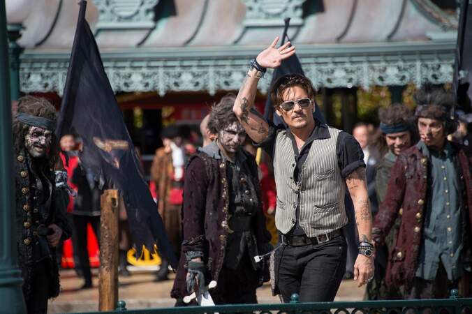 Johnny Depp est couvert de tattoos. Des oeuvres qui font référence à ses enfants, sa mère, son grand-père notamment