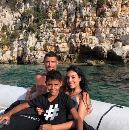 Vacances en trio pour les deux Cristiano Ronaldo (Jr et Sr) et Georgina Rodriguez. 