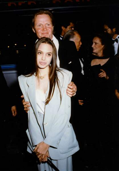 Angelina Jolie, pas encore très à l'aise sur tapis rouge avec son père Jon Voight