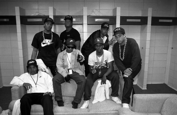 Le groupe N.W.A. composé d'Ice Cube, Dr. Dre, Eazy-E,  DJ Yella, MC Ren et Arabian Prince