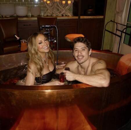 Mariah Carey et Bryan Tanaka n'étaient pas seuls ce 14 février puisque quelqu'un a pris cette photo. 