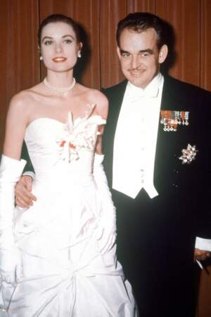 Le soir du mariage civil, les amoureux assistent à un ballet à l'opéra de Monte-Carlo