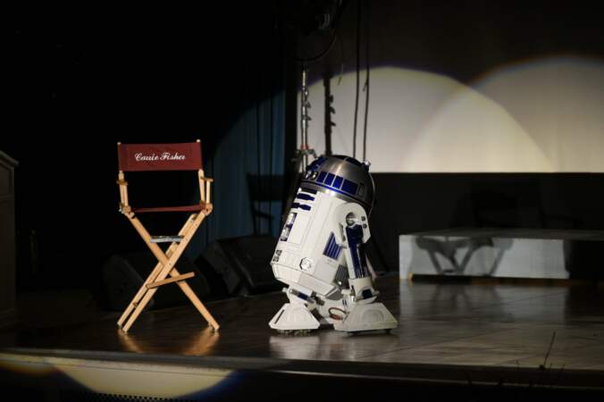 R2-D2 est le seul membre de Star Wars à être monté sur scène 