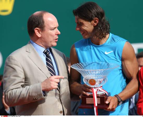 De nouveau vainqueur de Federer, "Rafa" garde le trophée remis par le prince Albert en 2008