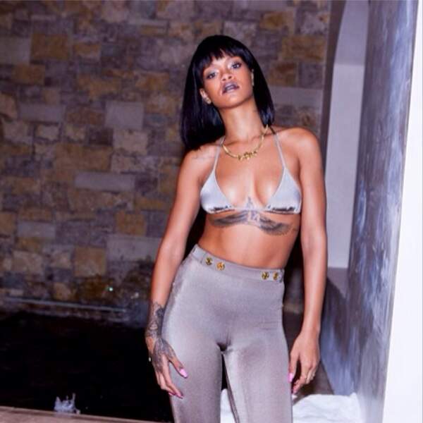 Rihanna, elle, a carrément la déesse Isis sous la poitrine !