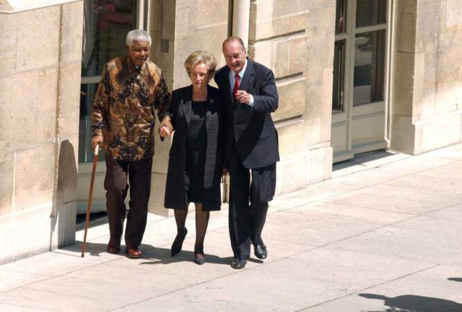 Nelson Mandela en compagnie des époux Chirac en juillet 2003