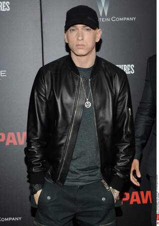 Eminem se faisait aussi passer pour plus jeune avant que sa mère ne révèle sa véritable année de naissance...