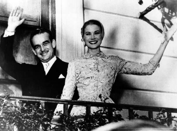 Le prince Rainier peut enfin présenter sa femme à son peuple au balcon du Palais monégasque
