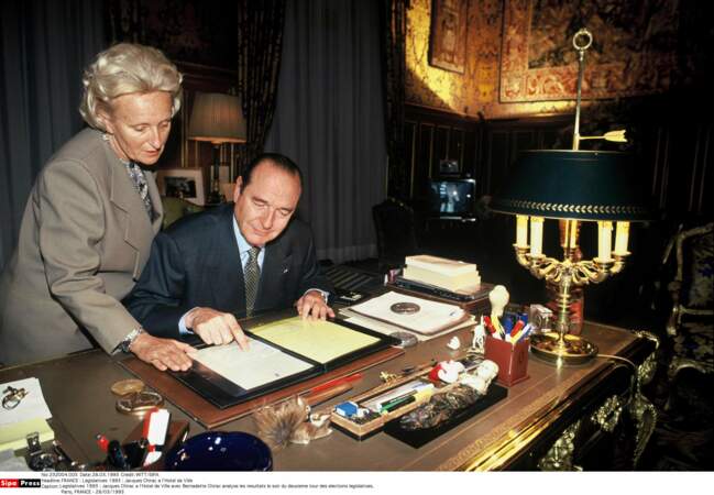 En 1977, Chirac accède à la Mairie de Paris. Le couple y règne jusqu'en 1995