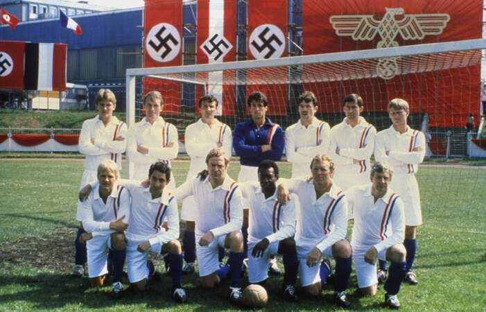 A nous la victoire (1981) raconte la tentative d'évasion de prisonniers pendant un match face aux soldats allemands