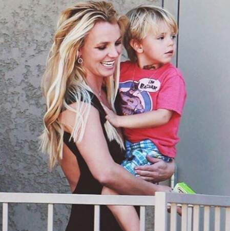 Britney veillit... Et ses fils grandissent ! 