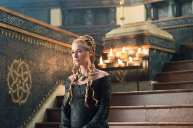 De son côté, Lena Headey (Cersei Lannister), aime rester dans le registre médiéval...