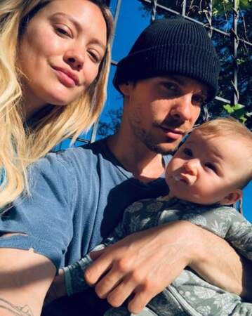 Selfie en famille pour Hilary Duff, son fiancé Matthew et leur fille Banks. 