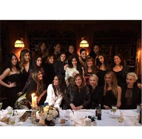 Sympa la belle brochette de copines américaines de Kim Kardashian, certainement ravies d'être à Paris