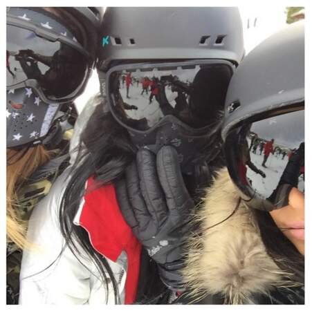 Petit selfie... des soeurs Kardashian au ski !