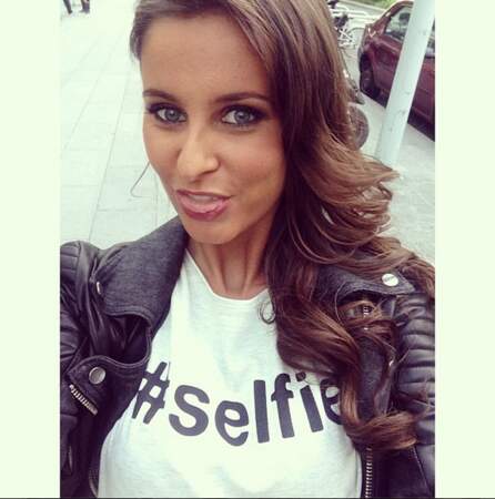 Quelques selfies en vrac : Malika Ménard le porte carrément sur son t-shirt