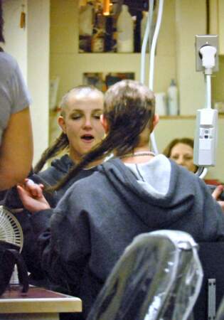 En 2007, la chanteuse et actrice à ses heures Britney Spears pète un câble et se rase le crâne