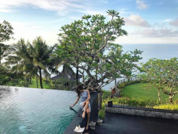 Wow ! Une vue à couper le souffle pour Iris Mittenaere à Bali. 