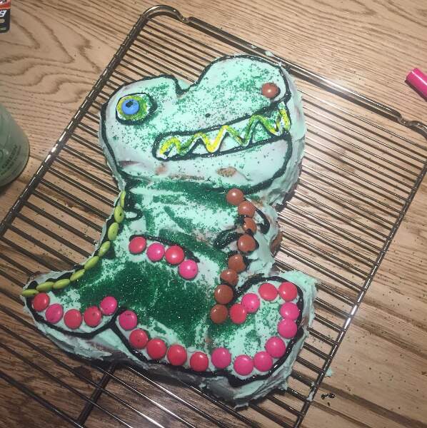 L'acteur a préparé ce beau gâteau dinosaure pour l'anniversaire de sa fille, comme c'est mignon !