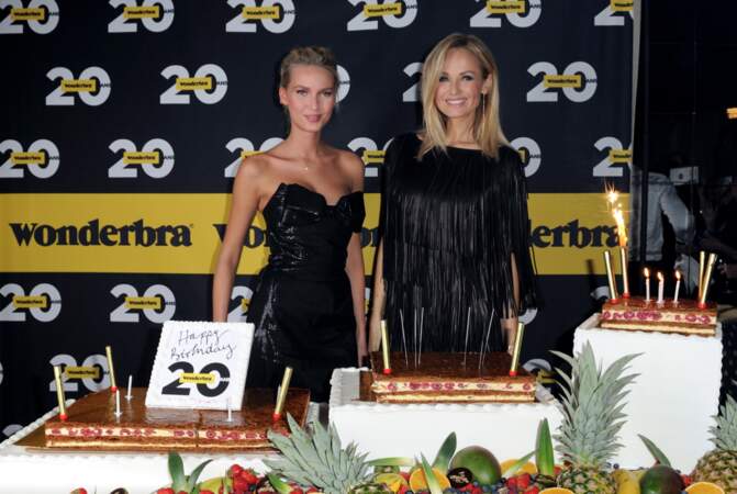 Adriana Cernanova et Adriana Karembeu lors de la soirée anniversaire des 20 ans de Wonderbra 