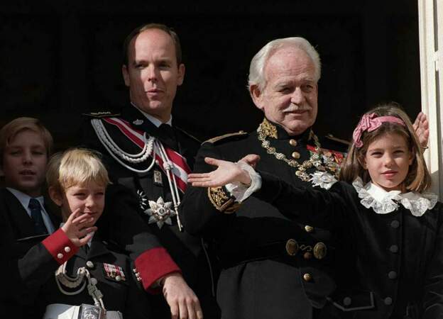 Le Prince Rainier, Albert II, Andrea, Pierre et Charlotte Casiraghi sur le balcon du palais royal