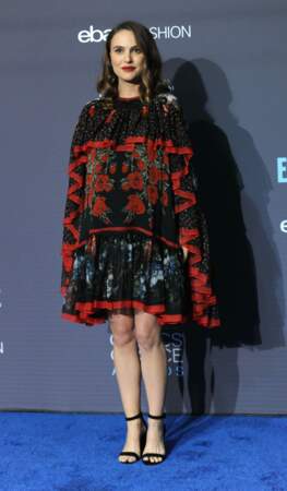 Meilleure comédienne pour Jackie, Nathalie Portmann portait une ample robe de grossesse fleurie 