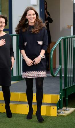 Toujours souriante, Kate Middleton peut se vanter d'influencer la mode ! Ses looks abordables sont toujours copiés