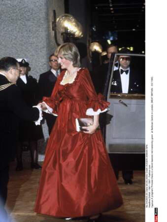 Une robe de maternité et de soirée créée par David Sassoon pour l'inauguration du Barbican center en mars 1982