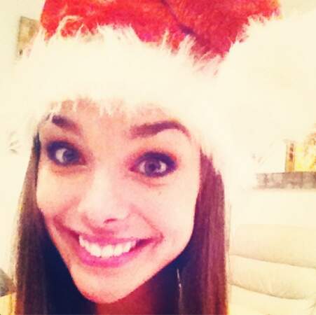 Marine Lorphelin est adorable, son bonnet de Noël sur la tête !