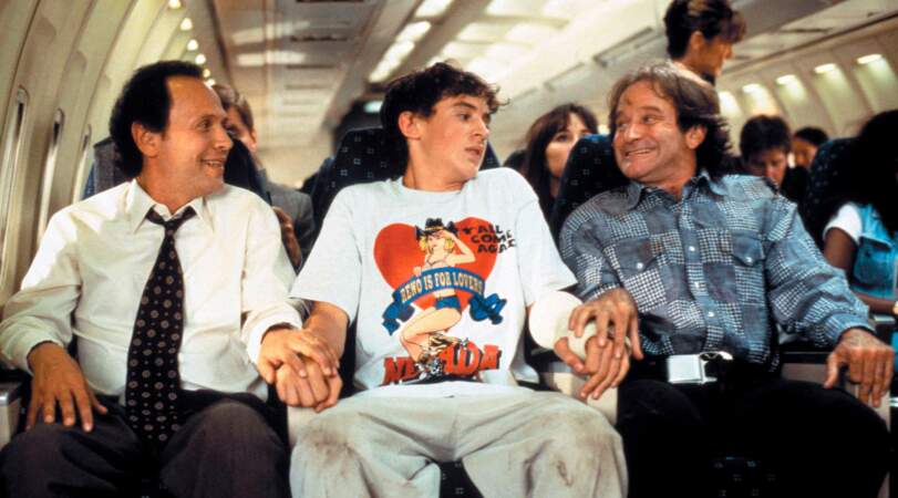 Billy Cristal et Robin Williams s’imaginent être le père de Scott (Charlie Hofheimer) dans Father's Day (1997). 