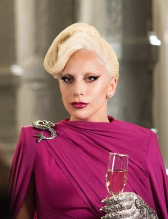 Dans American Horror Story Hotel, Lady Gaga joue la Comtesse Elizabeth.