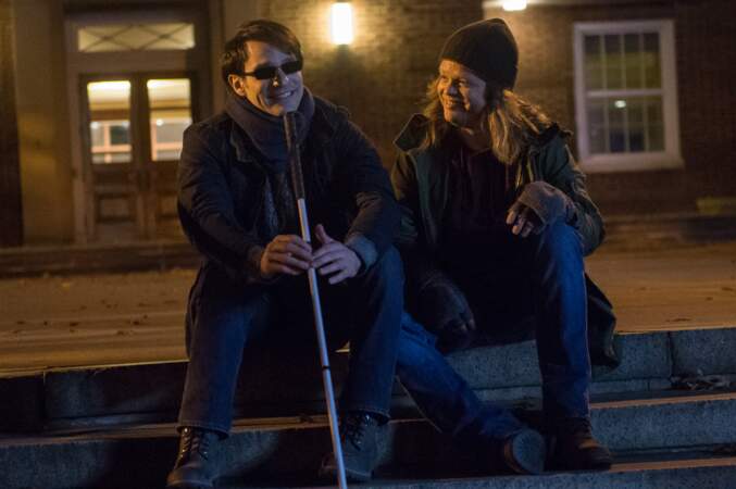Le super-héros (Charlie Cox) aveugle lutte, la nuit, contre la criminalité dans la quartier Hell's Kitchen