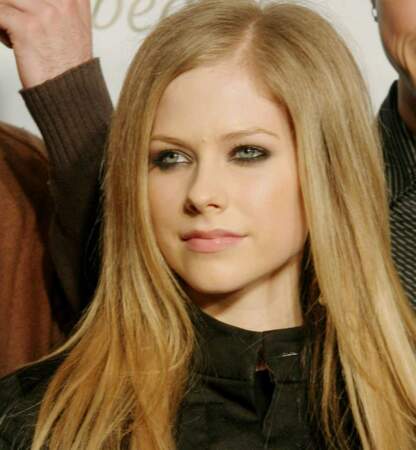 Et du côté d'Avril Lavigne ? La voici ici en 2004 (elle n'avait que 19 ans !) 