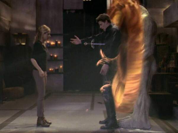 Buffy contre les vampires : Buffy est contrainte de tuer Angel à la fin de la saison 2